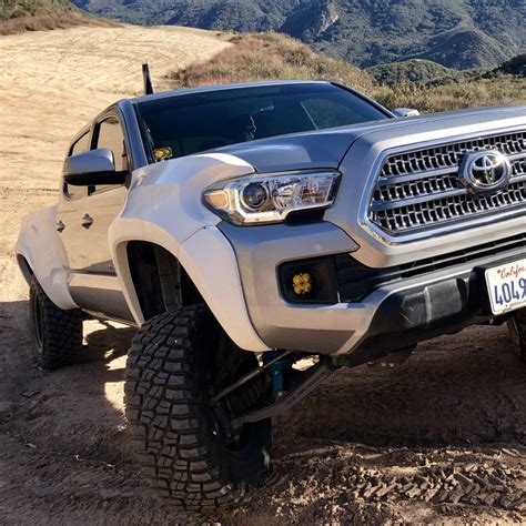 2020 tacoma fender flare.